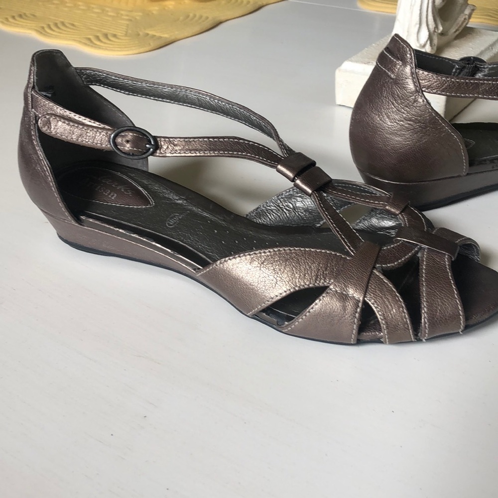 Clark’s Bronze Sandal Size 8M